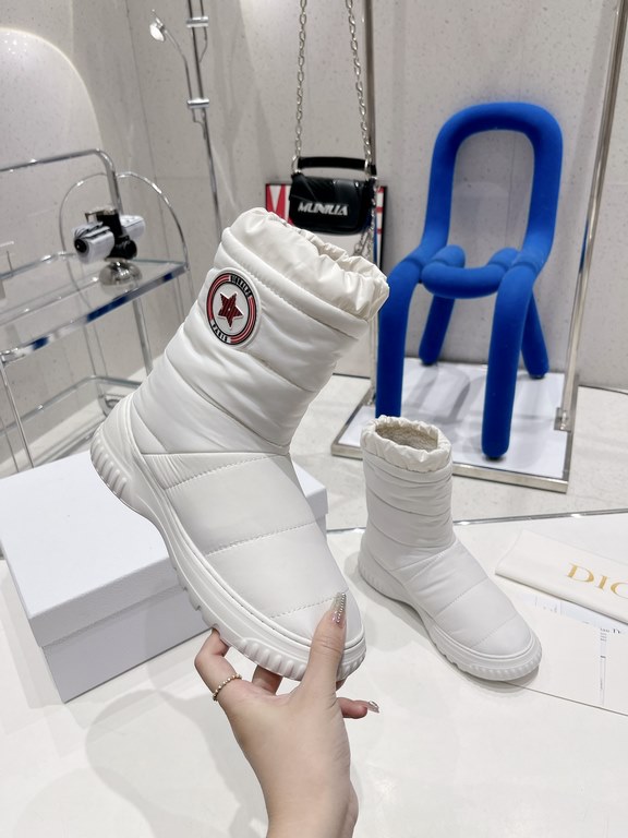 Factory price The highest version of Dior 2023 Dior fall and winter is the new runway models down wool boots snow boots original reproduction details exactly the right version of the new wool boots wind vane good-looking