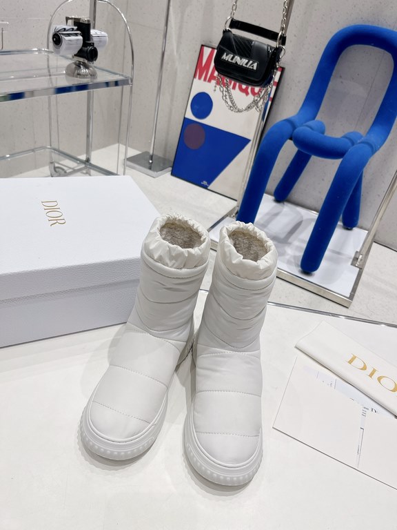 Factory price The highest version of Dior 2023 Dior fall and winter is the new runway models down wool boots snow boots original reproduction details exactly the right version of the new wool boots wind vane good-looking