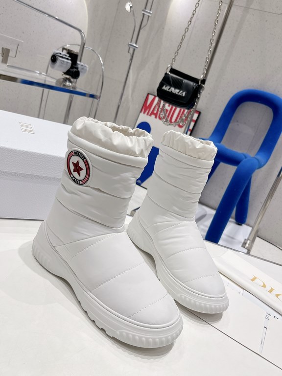 Factory price The highest version of Dior 2023 Dior fall and winter is the new runway models down wool boots snow boots original reproduction details exactly the right version of the new wool boots wind vane good-looking