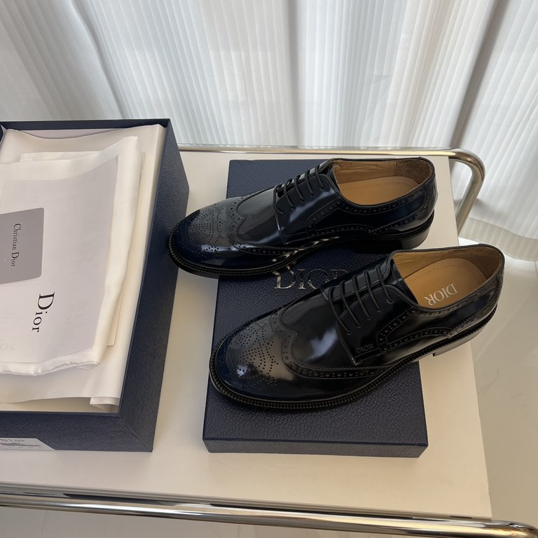 Dior Derby Shoes｜Leather soled formal shoes｜Meticulously crafted in open-edge beaded cowhide｜Water dyed cowhide lining｜With classic lace-up closure｜Side embossed logo｜Sheeny stacked heel for a touch of style｜Can be worn 