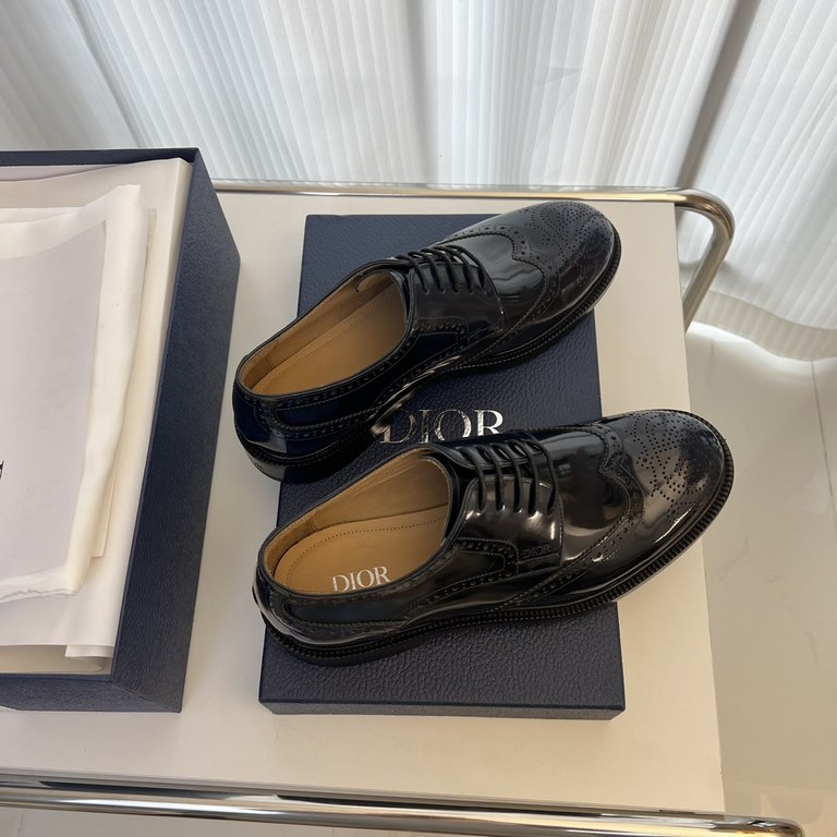 Dior Derby Shoes｜Leather soled formal shoes｜Meticulously crafted in open-edge beaded cowhide｜Water dyed cowhide lining｜With classic lace-up closure｜Side embossed logo｜Sheeny stacked heel for a touch of style｜Can be worn 