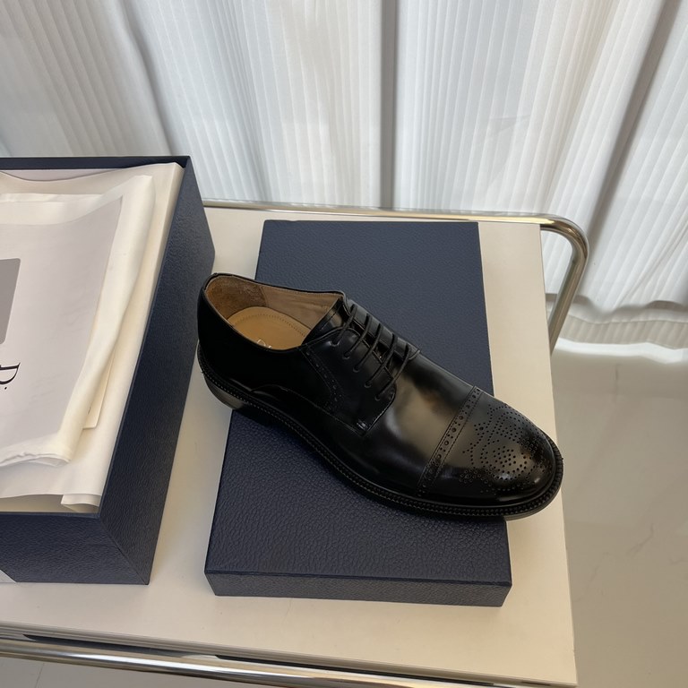 Dior Derby Shoes｜Leather soled formal shoes｜Meticulously crafted in open-edge beaded cowhide｜Water dyed cowhide lining｜With classic lace-up closure｜Side embossed logo｜Sheeny stacked heel for a touch of style｜Can be worn 