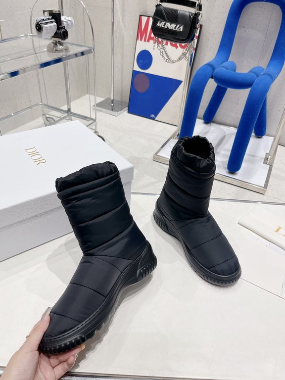 Factory price The highest version of Dior 2023 Dior fall and winter is the new runway models down wool boots snow boots original reproduction details exactly the right version of the new wool boots wind vane good-looking