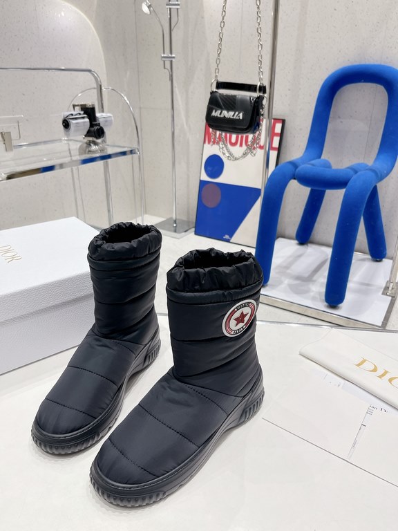 Factory price The highest version of Dior 2023 Dior fall and winter is the new runway models down wool boots snow boots original reproduction details exactly the right version of the new wool boots wind vane good-looking