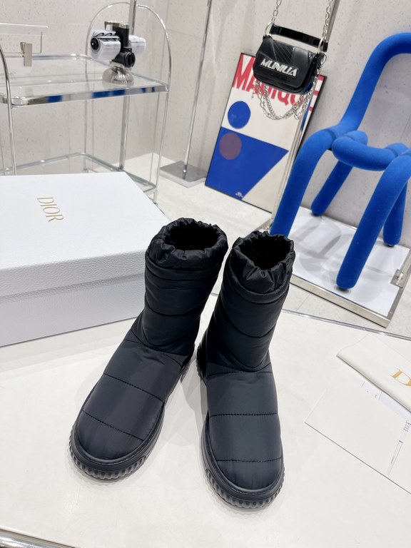 Factory price The highest version of Dior 2023 Dior fall and winter is the new runway models down wool boots snow boots original reproduction details exactly the right version of the new wool boots wind vane good-looking