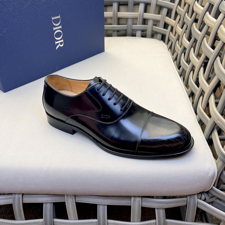 Dior Derby Shoes｜Leather soled formal shoes｜Meticulously crafted in open-edge beaded cowhide｜Water dyed cowhide lining｜With classic lace-up closure｜Side embossed logo｜Sheeny stacked heel for a touch of style｜Can be worn 