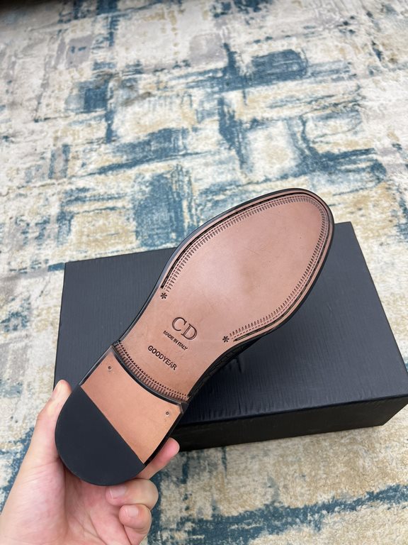 Dior ~ Size38-45D's new men's high-end men's business shoes, made of imported calfskin leather, hand-rubbed color change process, with cowhide liningpadded feet, imported Italian leather outsole, showing luxury!