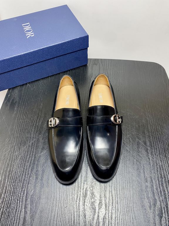 Dior Derby Shoes｜Leather soled formal shoes｜Meticulously crafted in open-edge beaded cowhide｜Water dyed cowhide lining｜With classic lace-up closure｜Side embossed logo｜Sheeny stacked heel for a touch of style｜Can be worn 