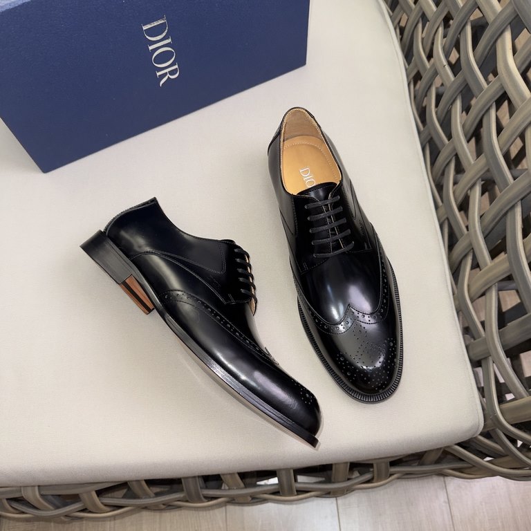 Dior Derby Shoes｜Leather soled formal shoes｜Meticulously crafted in open-edge beaded cowhide leather｜Water dyed cowhide lining｜With classic lace-up closure｜Side embossed logo｜Sheeny stacked heel for a touch of style｜Can 