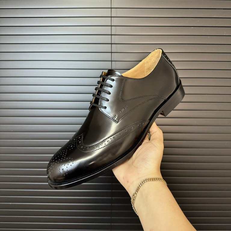 Dior Derby Shoes｜Leather soled formal shoes｜Meticulously crafted in open-edge beaded cowhide leather｜Water dyed cowhide lining｜With classic lace-up closure｜Side embossed logo｜Sheeny stacked heel for a touch of style｜Can 