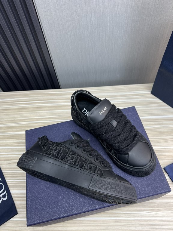 Dior Dior.B33 seriesCouple's casual board shoes qingkv    Original purchaseCrafted from Dior cowhide leather, the side panels are adorned with a canvas panel in the same shade of the CD Diamond pattern.The CD Icon lace e