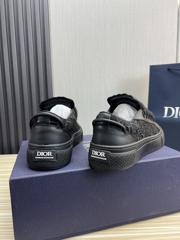 Dior Dior.B33 seriesCouple's casual board shoes qingkv    Original purchaseCrafted from Dior cowhide leather, the side panels are adorned with a canvas panel in the same shade of the CD Diamond pattern.The CD Icon lace e