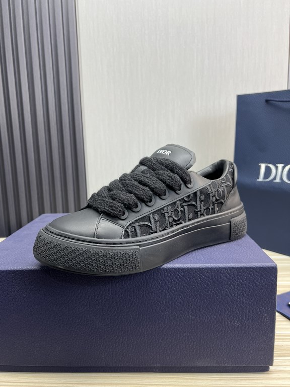 Dior Dior.B33 seriesCouple's casual board shoes qingkv    Original purchaseCrafted from Dior cowhide leather, the side panels are adorned with a canvas panel in the same shade of the CD Diamond pattern.The CD Icon lace e