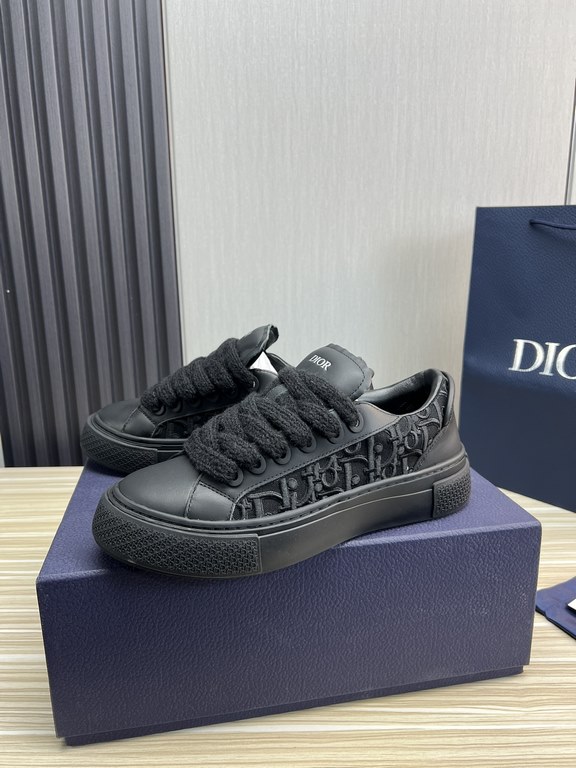 Dior Dior.B33 seriesCouple's casual board shoes qingkv    Original purchaseCrafted from Dior cowhide leather, the side panels are adorned with a canvas panel in the same shade of the CD Diamond pattern.The CD Icon lace e