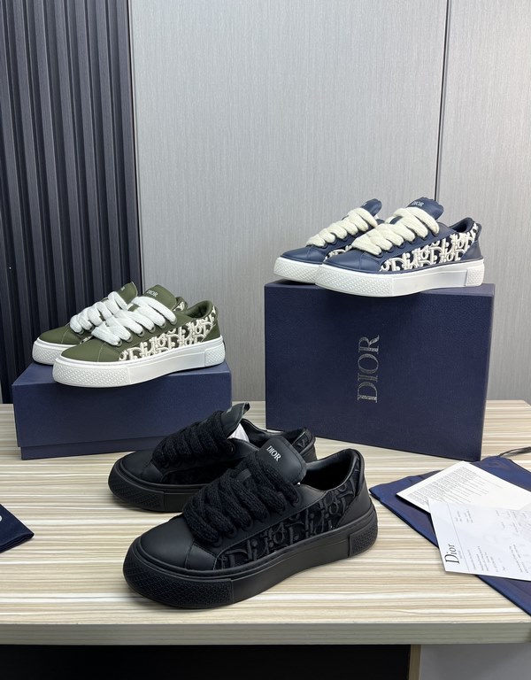 Dior Dior.B33 seriesCouple's casual board shoes qingkv    Original purchaseCrafted from Dior cowhide leather, the side panels are adorned with a canvas panel in the same shade of the CD Diamond pattern.The CD Icon lace e