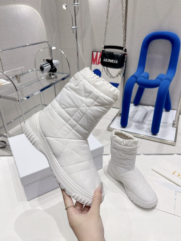 Factory price The highest version of Dior 2023 Dior fall and winter is the new runway models down wool boots snow boots original reproduction details exactly the right version of the new wool boots wind vane good-looking