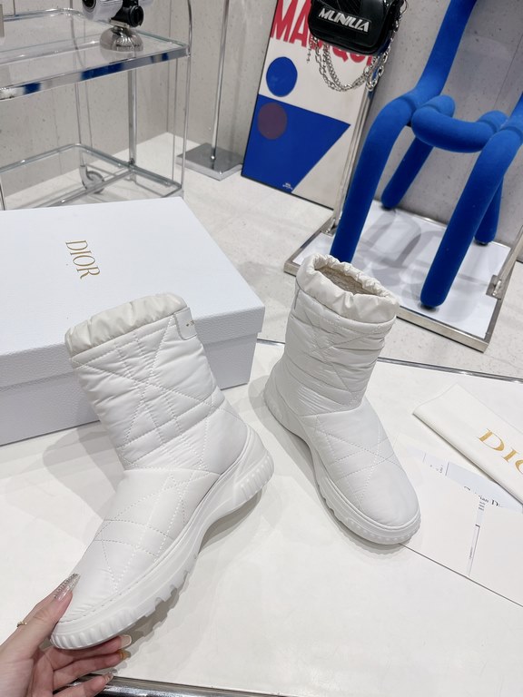 Factory price The highest version of Dior 2023 Dior fall and winter is the new runway models down wool boots snow boots original reproduction details exactly the right version of the new wool boots wind vane good-looking