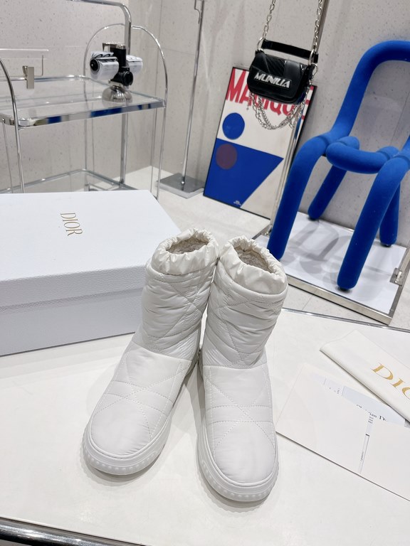 Factory price The highest version of Dior 2023 Dior fall and winter is the new runway models down wool boots snow boots original reproduction details exactly the right version of the new wool boots wind vane good-looking