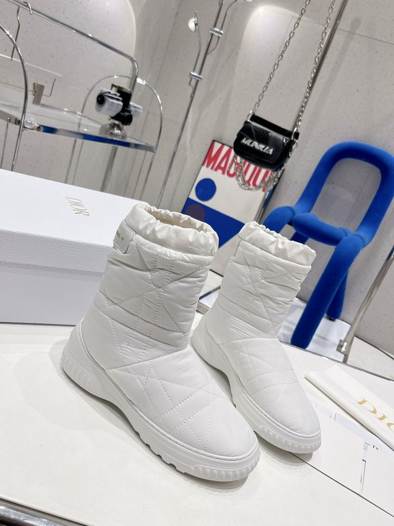 Factory price The highest version of Dior 2023 Dior fall and winter is the new runway models down wool boots snow boots original reproduction details exactly the right version of the new wool boots wind vane good-looking