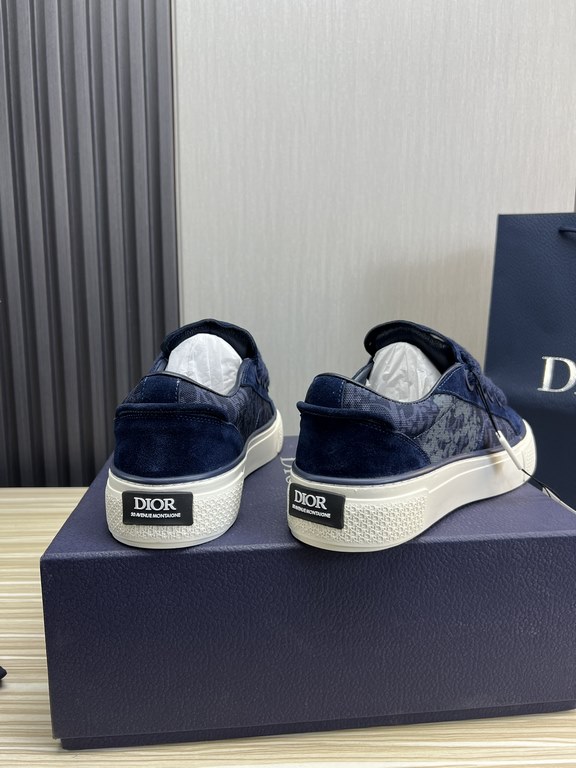 Dior Dior.B33 seriesCouple's casual board shoes qingkv    Original purchaseCrafted from Dior cowhide leather, the side panels are adorned with a canvas panel in the same shade of the CD Diamond pattern.The CD Icon lace e