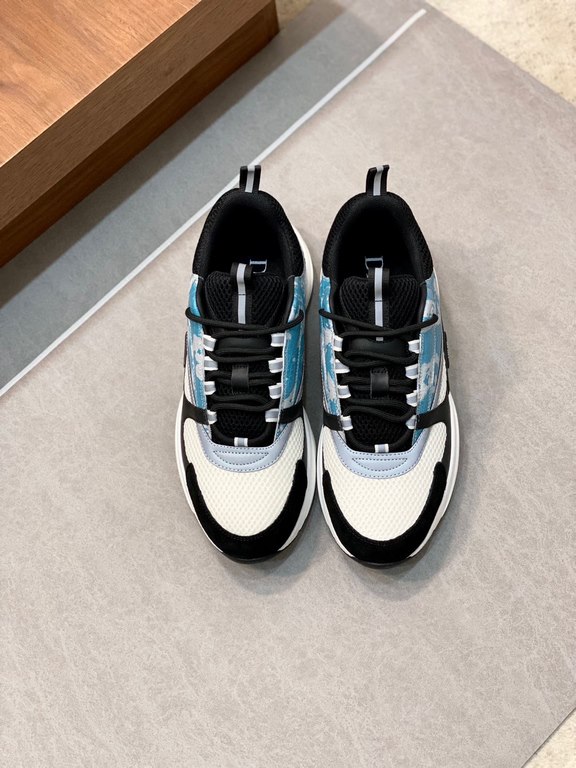 Dior Dior B22 Men's Jogging Fashion SneakersThis piece draws inspiration from vintage joggers. Featuring a chunky low-top design, the upper is made from selected cowhide leather and mesh fabric with a black and white emb