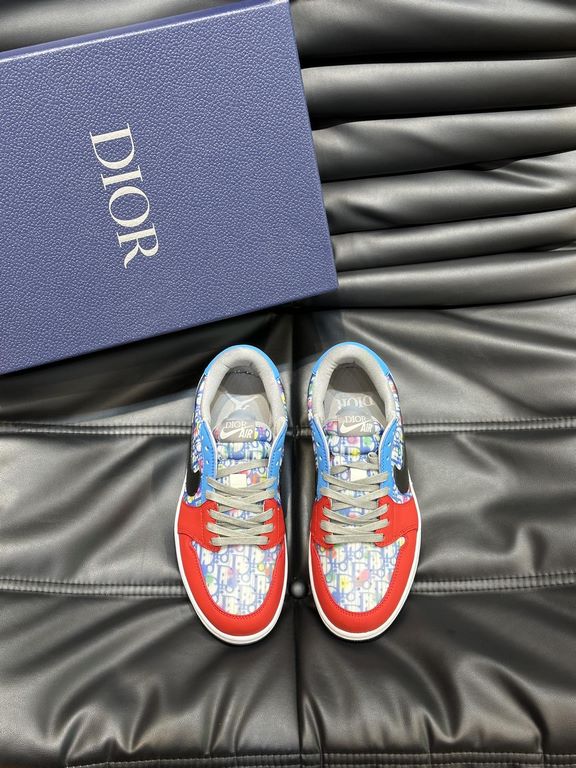 The   Dio X nike co-branded   low-top casual sneakers are crafted from imported aged canvas spliced with head-layer cowhide leather, featuring a co-branded printed logo embellishment on the side, a two-tone rubber sole, 