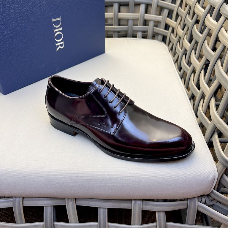 Dior Derby Shoes｜Leather soled formal shoes｜Meticulously crafted in open-edge beaded cowhide｜Water dyed cowhide lining｜With classic lace-up closure｜Side embossed logo｜Sheeny stacked heel for a touch of style｜Can be worn 