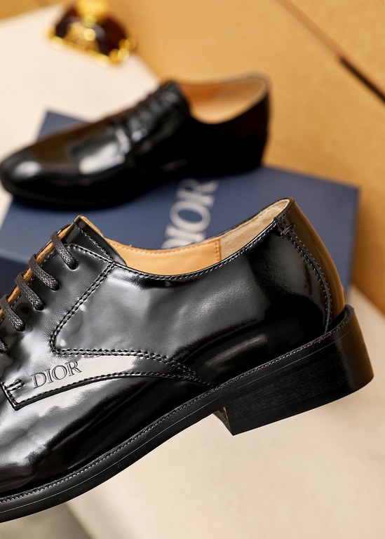 The original single Dior Dior      counter synchronization top generation purchase    men 2 0 2  4   business leather shoes Italy imported original open side beads, all imported cattle   leather lining pads, soles origin