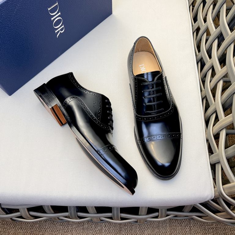 Dior Derby Shoes｜Leather soled formal shoes｜Meticulously crafted in open-edge beaded cowhide｜Water dyed cowhide lining｜With classic lace-up closure｜Side embossed logo｜Sheeny stacked heel for a touch of style｜Can be worn 