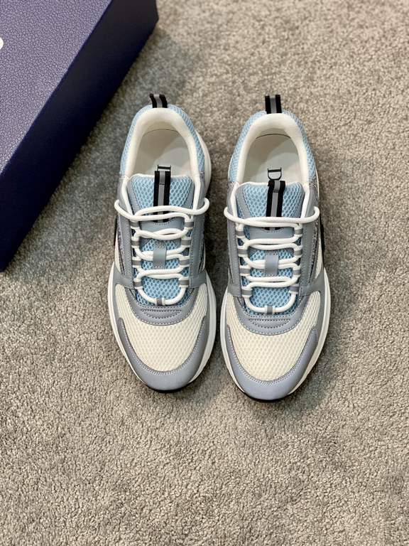 Dior Dior B22 Men's Jogging Fashion SneakersThis piece draws inspiration from vintage joggers. Featuring a chunky low-top design, the upper is made from selected cowhide leather and mesh fabric with a black and white emb