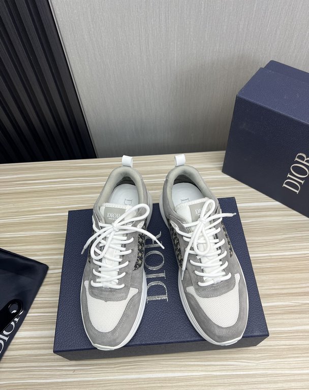 Factory   DIOR.Dior Couple's Hot Sale The new trend is destined to be a mainstream super single  .  upper using exclusive customized original cowhide material   cow game meat splicing brand special LOGO fabrics  outsole 