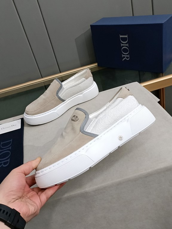 P Upgraded Dio~r   Fashion silhouette highlights the heavy texture. Crafted from cowhide  Dior-specific materials! With a Dior logo padded tongue and a foam sole, the ultra-lightweight, wear-resistant casual look adds a 