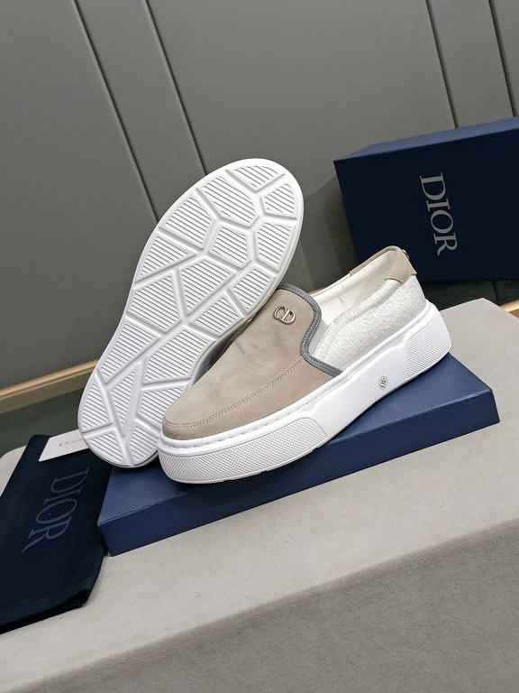 P Upgraded Dio~r   Fashion silhouette highlights the heavy texture. Crafted from cowhide  Dior-specific materials! With a Dior logo padded tongue and a foam sole, the ultra-lightweight, wear-resistant casual look adds a 