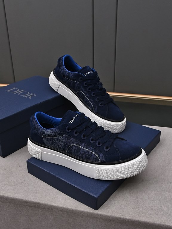 P Dio~r   A fresh take on the classic tennis shoe, the B33 sneaker is a sleek silhouette with a chunky texture. Crafted from cowhide leather with an Oblique print, they feature a padded tongue with Dior logo, wide mohair