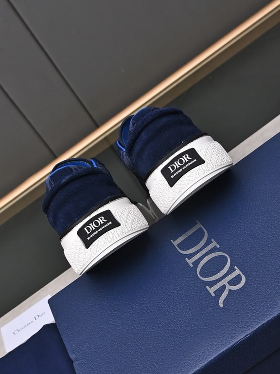 P Dio~r   A fresh take on the classic tennis shoe, the B33 sneaker is a sleek silhouette with a chunky texture. Crafted from cowhide leather with an Oblique print, they feature a padded tongue with Dior logo, wide mohair