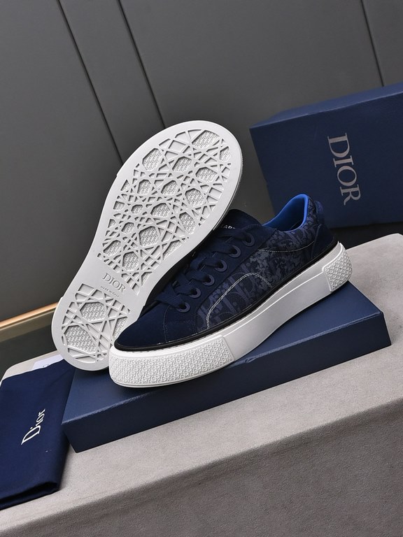 P Dio~r   A fresh take on the classic tennis shoe, the B33 sneaker is a sleek silhouette with a chunky texture. Crafted from cowhide leather with an Oblique print, they feature a padded tongue with Dior logo, wide mohair