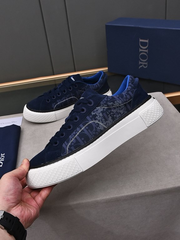 P Dio~r   A fresh take on the classic tennis shoe, the B33 sneaker is a sleek silhouette with a chunky texture. Crafted from cowhide leather with an Oblique print, they feature a padded tongue with Dior logo, wide mohair