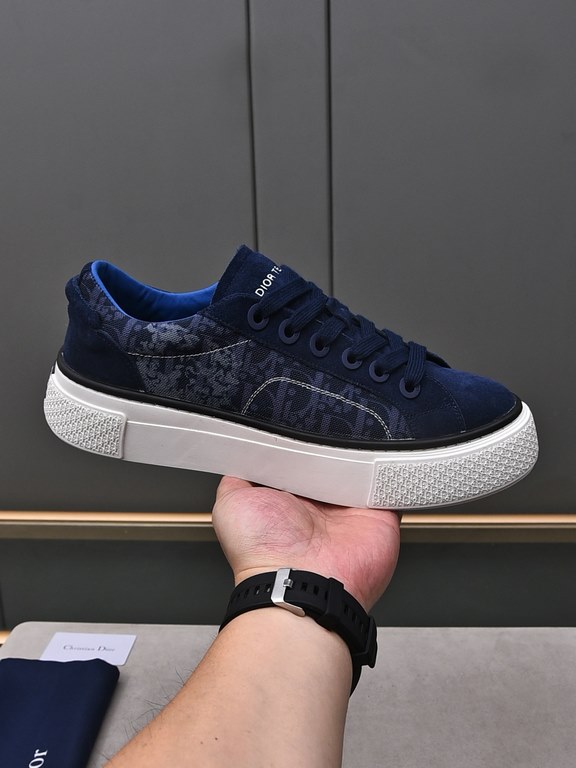 P Dio~r   A fresh take on the classic tennis shoe, the B33 sneaker is a sleek silhouette with a chunky texture. Crafted from cowhide leather with an Oblique print, they feature a padded tongue with Dior logo, wide mohair