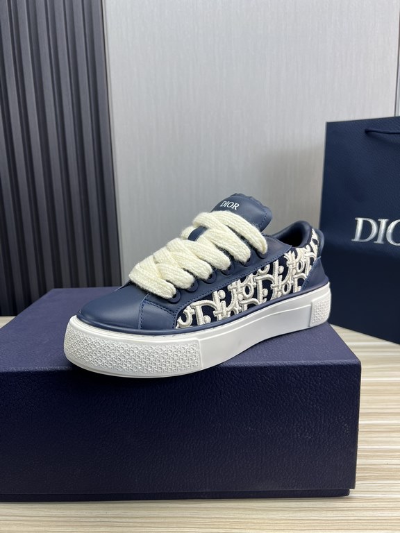 Dior Dior.B33 seriesCouple's casual board shoes qingkv    Original purchaseCrafted from Dior cowhide leather, the side panels are adorned with a canvas panel in the same shade of the CD Diamond pattern.The CD Icon lace e