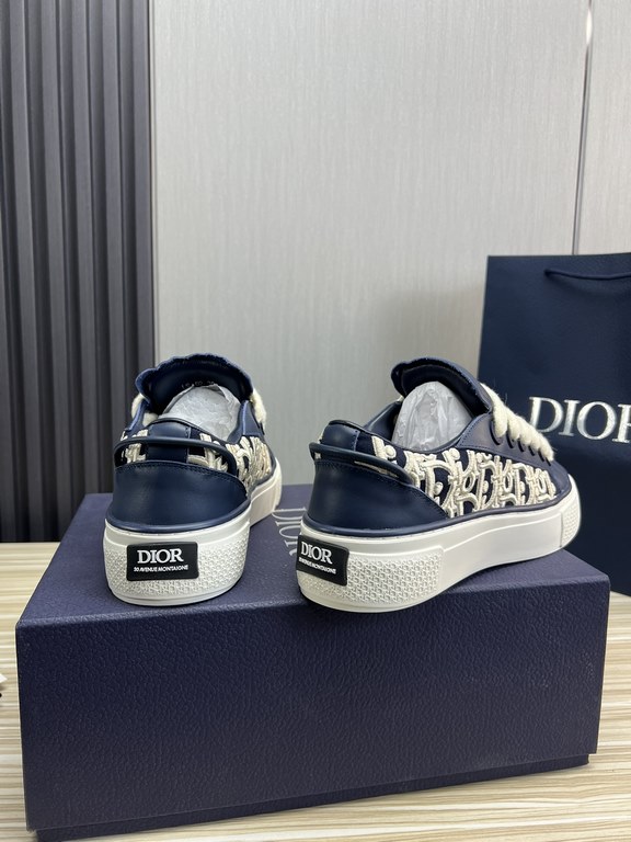 Dior Dior.B33 seriesCouple's casual board shoes qingkv    Original purchaseCrafted from Dior cowhide leather, the side panels are adorned with a canvas panel in the same shade of the CD Diamond pattern.The CD Icon lace e