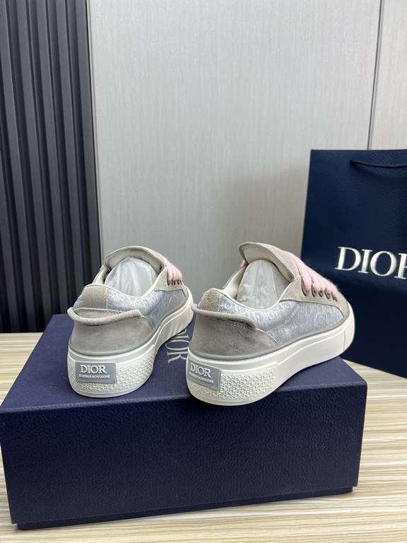 Dior Dior.B33 seriesCouple's casual board shoes qingkv    Original purchaseCrafted from Dior cowhide leather, the side panels are adorned with a canvas panel in the same shade of the CD Diamond pattern.The CD Icon lace e