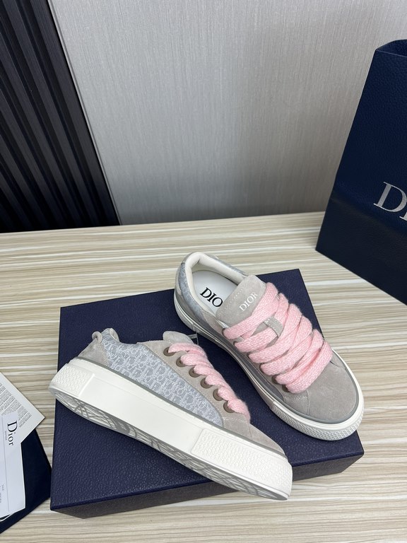 Dior Dior.B33 seriesCouple's casual board shoes qingkv    Original purchaseCrafted from Dior cowhide leather, the side panels are adorned with a canvas panel in the same shade of the CD Diamond pattern.The CD Icon lace e