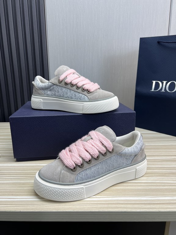 Dior Dior.B33 seriesCouple's casual board shoes qingkv    Original purchaseCrafted from Dior cowhide leather, the side panels are adorned with a canvas panel in the same shade of the CD Diamond pattern.The CD Icon lace e