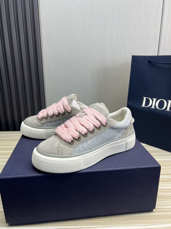 Dior Dior.B33 seriesCouple's casual board shoes qingkv    Original purchaseCrafted from Dior cowhide leather, the side panels are adorned with a canvas panel in the same shade of the CD Diamond pattern.The CD Icon lace e