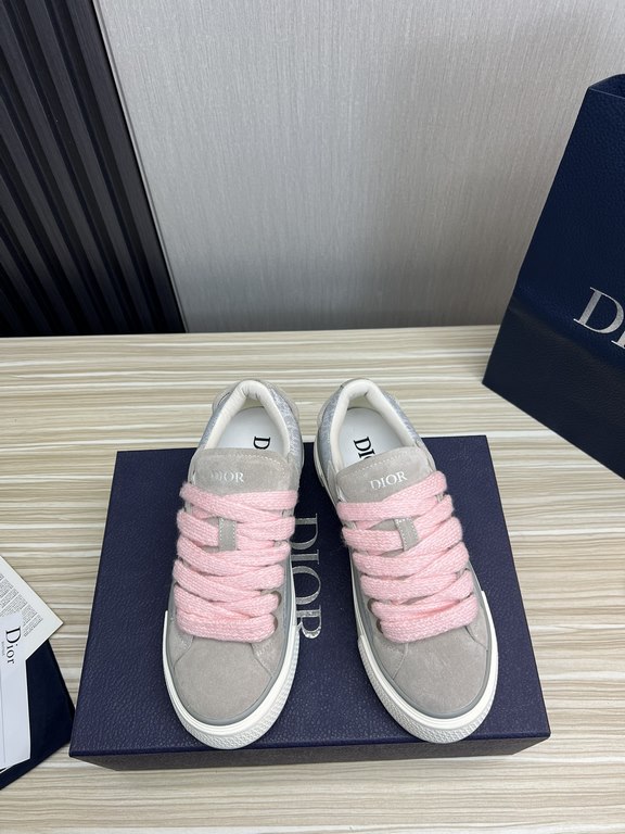 Dior Dior.B33 seriesCouple's casual board shoes qingkv    Original purchaseCrafted from Dior cowhide leather, the side panels are adorned with a canvas panel in the same shade of the CD Diamond pattern.The CD Icon lace e