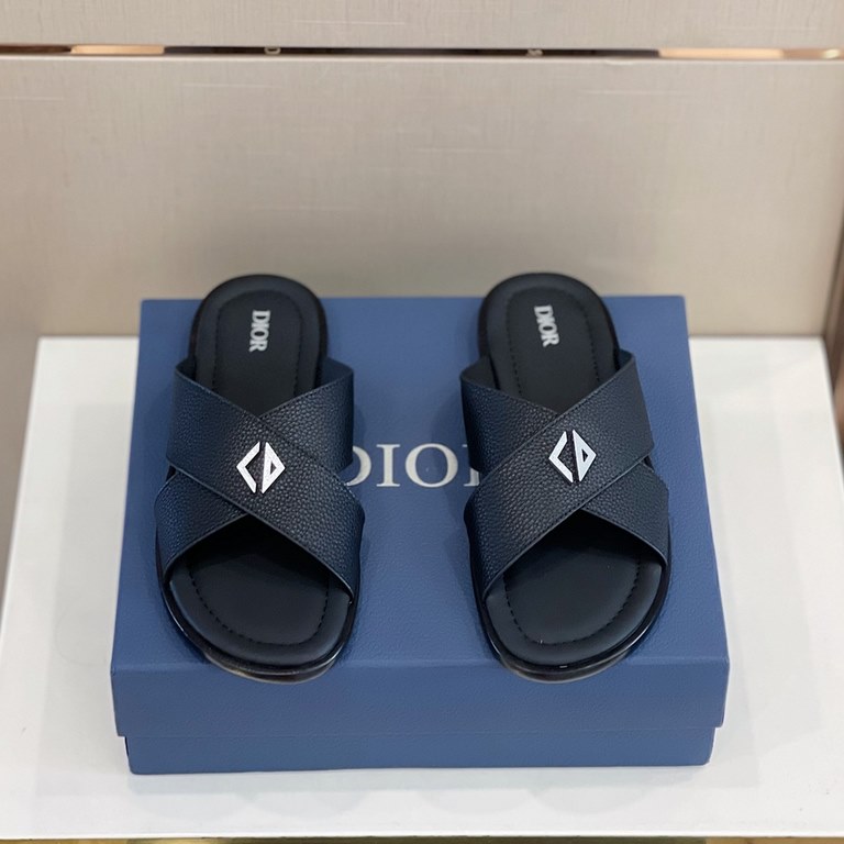 DioГ Alias Men's SlippersThis Alias sandal is new for Summer 2023 and shows off casual elegance. Meticulously crafted from grained cowhide leather, Oblique printed fabric and cowhide lining! Crossover strap design with m