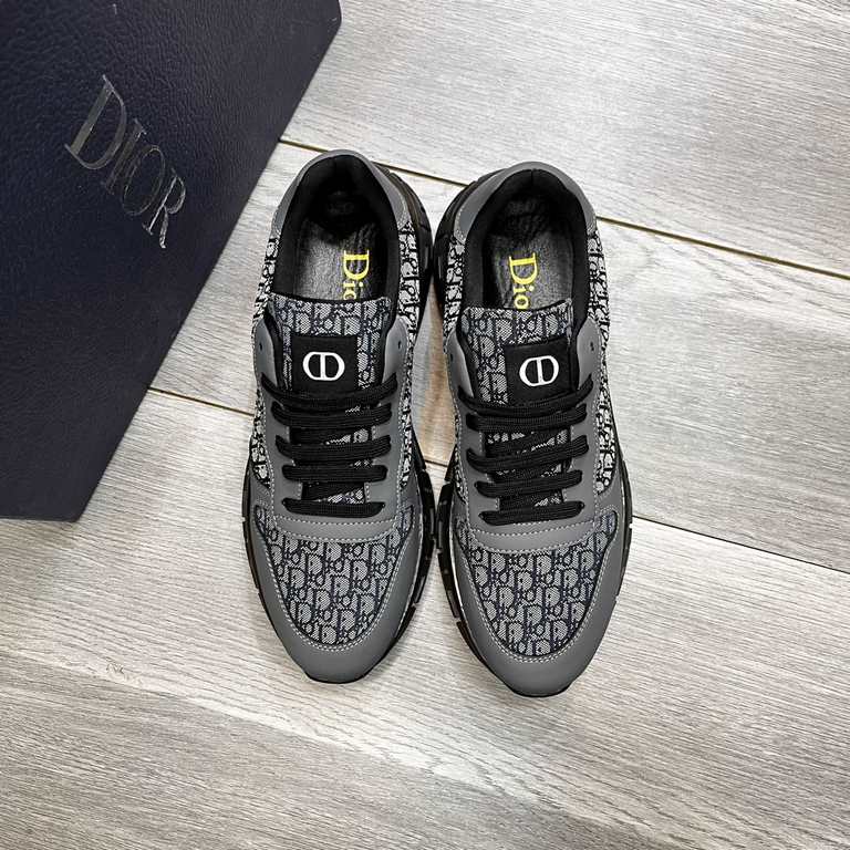 Factory   Dior's latest models of casual sneakers     Casual fashion explosion,   version of the simple atmosphere,   fabric using imported cowhide leather with the original fabric,   breathable mesh lining, the original