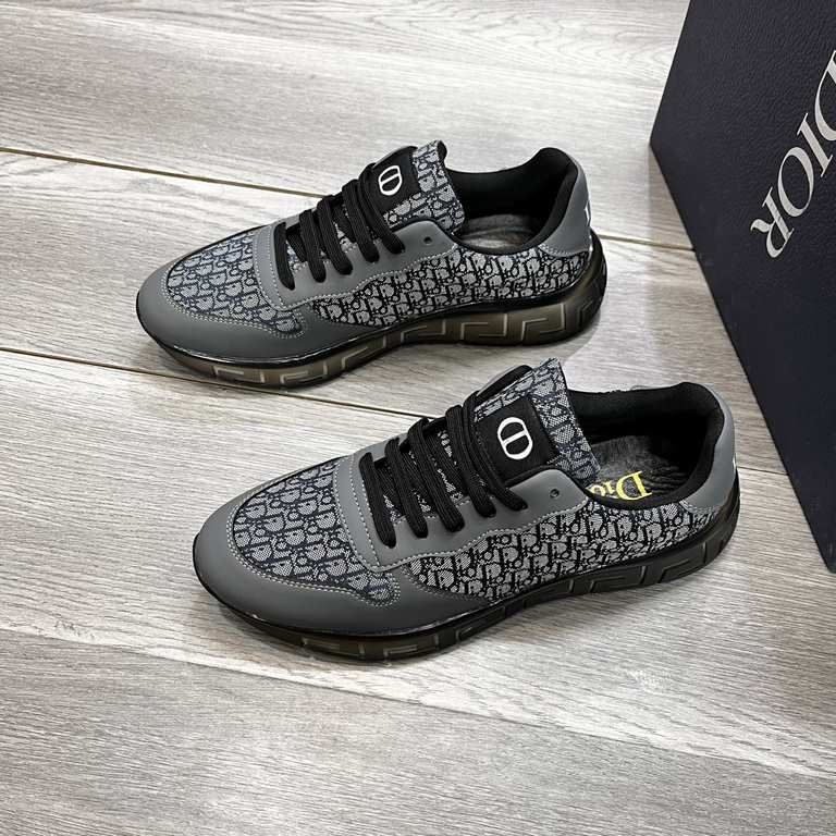 Factory   Dior's latest models of casual sneakers     Casual fashion explosion,   version of the simple atmosphere,   fabric using imported cowhide leather with the original fabric,   breathable mesh lining, the original