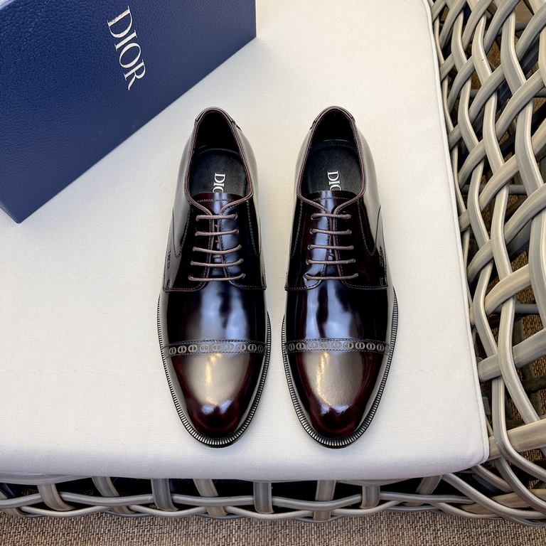 Dior Derby Shoes｜Leather soled formal shoes｜Meticulously crafted in open-edge beaded cowhide｜Water dyed cowhide lining｜With classic lace-up closure｜Side embossed logo｜Sheeny stacked heel for a touch of style｜Can be worn 