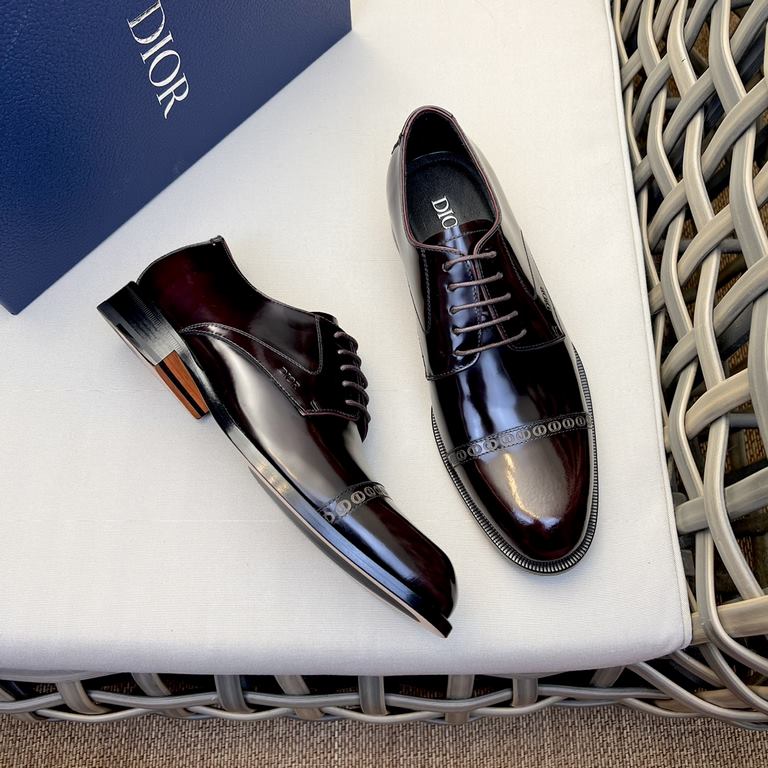 Dior Derby Shoes｜Leather soled formal shoes｜Meticulously crafted in open-edge beaded cowhide｜Water dyed cowhide lining｜With classic lace-up closure｜Side embossed logo｜Sheeny stacked heel for a touch of style｜Can be worn 